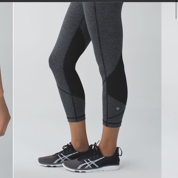 Like new VTG Lululemon Run Pace Rival Crop tights leggings size 4 - Picture 5 of 6